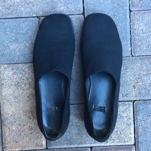Stuart Weitzman slip on stretch loafers